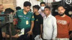 রাজধানী বাংলাবাজারে নকল বইয়ের ছাপাখানায় অভিযান, আটক ৬