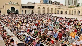 ইতিহাসে প্রথম জুমার নামাজের জামায়াতে কতজন মুসল্লি ছিলেন 