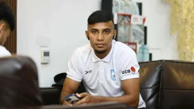 স্বপ্ন দেখিয়ে হংকংয়ের পথে জামাল-হামজারা