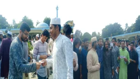 ছুটির দিনেও জমজমাট প্রচারণা