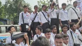 সায়েন্সল্যাব মোড় অবরোধ ঢাকা কলেজের শিক্ষার্থীদের