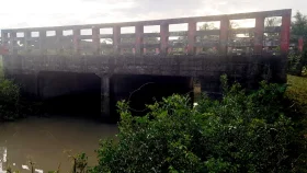 খালে অপ্রশস্ত কালভার্ট, পানিপ্রবাহ ও কৃষিতে হুমকি