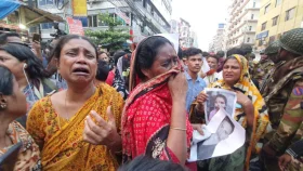 কেমিক্যাল গোডাউনে আগুন, নিখোঁজ স্বজনদের আহাজারি