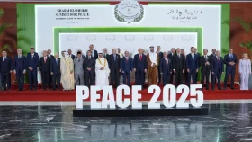 মিশরে বিশ্বের শীর্ষ নেতাদের উপস্থিতিতে গাজা শান্তিচুক্তি সই