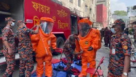 মিরপুরের কেমিক্যাল গোডাউনে প্রবেশ করেছে হ্যাজমেট টিম