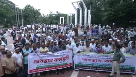 ‘মার্চ টু যমুনা’র জন্য শহীদ মিনারে প্রস্তুত শিক্ষক-কর্মচারীরা