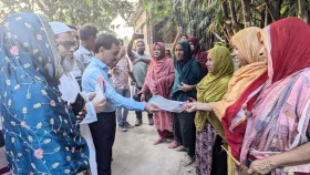 নওগাঁয় বিএনপির ৩১ দফার লিফলেট বিতরণ