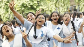 পাস ও জিপিএ-৫ প্রাপ্তিতে এগিয়ে ছাত্রীরা