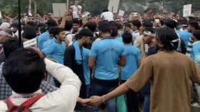 সংসদ ভবন এলাকায় নোয়াখালী বিভাগ দাবিতে স্লোগান