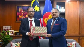 মালয়েশিয়ায় নবনিযুক্ত হাইকমিশনারের পরিচয়পত্র হস্তান্তর