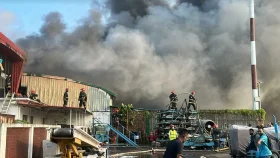 সরানো হচ্ছে উড্ডয়নের অপেক্ষায় থাকা বিমানগুলো