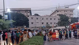 বিমানবন্দর সড়কে তীব্র যানজটে ভোগান্তিতে বিদেশগামী যাত্রীরা