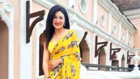 হলুদ শাড়িতে নজর কাড়লেন জয়া