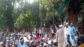 ভুখা মিছিল থেকে ফিরে আমরণ অনশনের ঘোষণা শিক্ষকদের