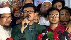 আন্দোলনরত শিক্ষকদের সঙ্গে সংহতি জানালেন ডাকসু ভিপি