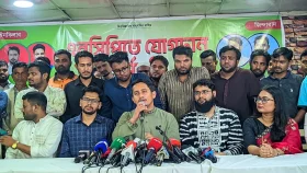 হাসিনাকে কোনো রাজনৈতিক দল মুখোমুখি দাঁড় করায় নাই