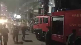 মধ্যরাতে চট্টগ্রামে বহুতল ভবনে আগুন