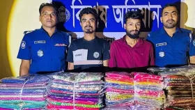 মিরসরাইয়ে ভারতীয় শাড়িসহ ২ চোরাকারবারি গ্রেপ্তার