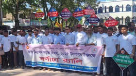 সাতক্ষীরায় জাতীয় নিরাপদ সড়ক দিবসে হেলমেট বিতরণ