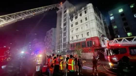 রাজধানীর মিরপুরে কমিউনিটি সেন্টারে লাগা আগুন নিয়ন্ত্রণে