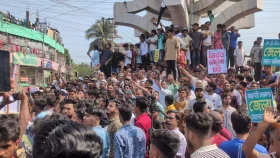 ভৈরবকে জেলা ঘোষণার দাবিতে মহাসড়ক অবরোধ