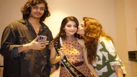 জন্মদিনে হবু পুত্রবধূকে আদরে ভাসালেন শ্রাবন্তী