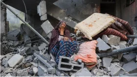 গাজায় হামলা চলছেই, প্রতিশ্রুত ত্রাণ সরবরাহে বাধা