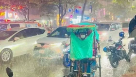 রাজধানীতে আড়াই ঘণ্টার বৃষ্টিতে জলাবদ্ধতা, ভোগান্তিতে নগরবাসী