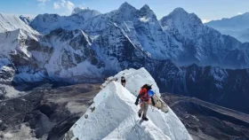 নেপালের পর্বতে তুষারধসে ৭ পর্বতারোহীর মৃত্যু