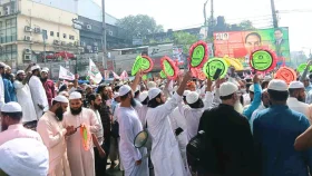 গণভোটের দাবিতে উত্তাল পল্টন