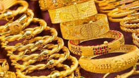সোনার দাম আরও কমলো, ভরি কত?