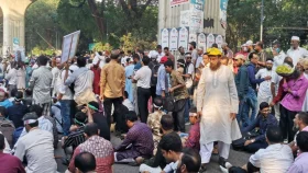 দশম গ্রেড দাবিতে প্রাথমিক শিক্ষকদের কর্মবিরতি চলছে