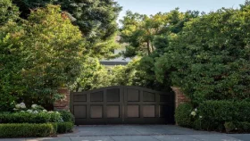 প্রতিবেশীদের অভিযোগে জাকারবার্গের স্কুল বন্ধ