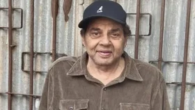 লাইফ সাপোর্টে অভিনেতা ধর্মেন্দ্র