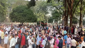 তৃতীয় দিনের মতো প্রাথমিক শিক্ষকদের অবস্থান কর্মসূচি চলছে