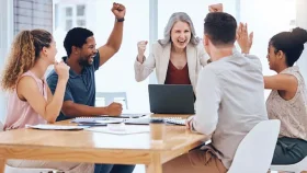 সহকর্মীকে ১০টি কথা ভুলেও বলবেন না 