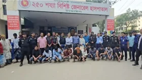 টাঙ্গাইলে হাসপাতাল থেকে ১৩ দালাল আটক