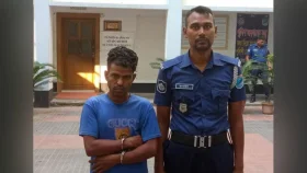 স্ত্রীর সঙ্গে বাবার পরকীয়া, ক্ষোভে বাবাকে কুপিয়ে হত্যা