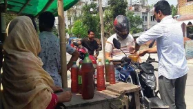 রাস্তার ধারে জ্বালানি তেল বিক্রি বন্ধের নির্দেশ