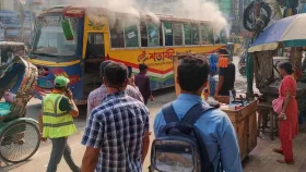 মিরপুরে চলন্ত বাসে আগুন দিলো দুর্বৃত্তরা