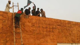 সোহরাওয়ার্দী উদ্যানে শেখ মুজিবের ভাস্কর্য ভাঙচুর