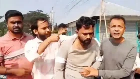 ভাঙ্গায় আ. লীগের ৩ জনকে পুলিশে দিলো বিএনপির কর্মীরা