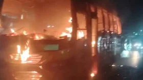 গাজীপুরে চলন্ত বাসে অগুন, দৌড়ে বাঁচলেন যাত্রীরা 