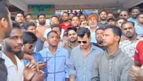 শেখ হাসিনার ফাঁসি কার্যকরের দাবিতে আড়াইহাজারে বিএনপির বিক্ষোভ 