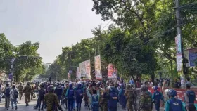 ধানমন্ডি ৩২-এ বুলডোজার নিয়ে প্রবেশের চেষ্টা, পুলিশের ধাওয়া