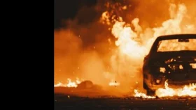 রাজধানীর আগারগাঁওয়ে গাড়িতে আগুন