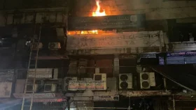 রাজধানীর গুলিস্তানে ৬ তলা ভবনে আগুন