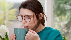 শীতে গরম পানি পানের উপকারিতা