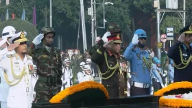 শিখা অনির্বাণে তিন বাহিনীপ্রধানের শ্রদ্ধা