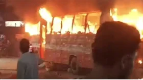 মহাখালীতে চলন্ত বাসে আগুন